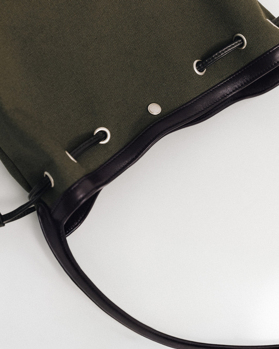 SAC COQUILLE BUCKET KHAKI