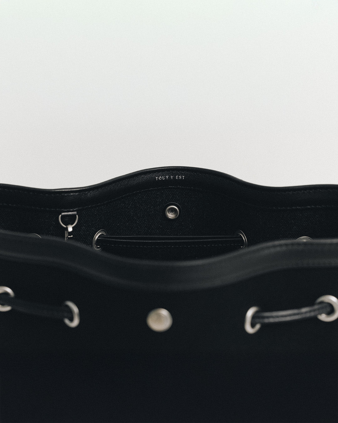 SAC COQUILLE BUCKET BLACK