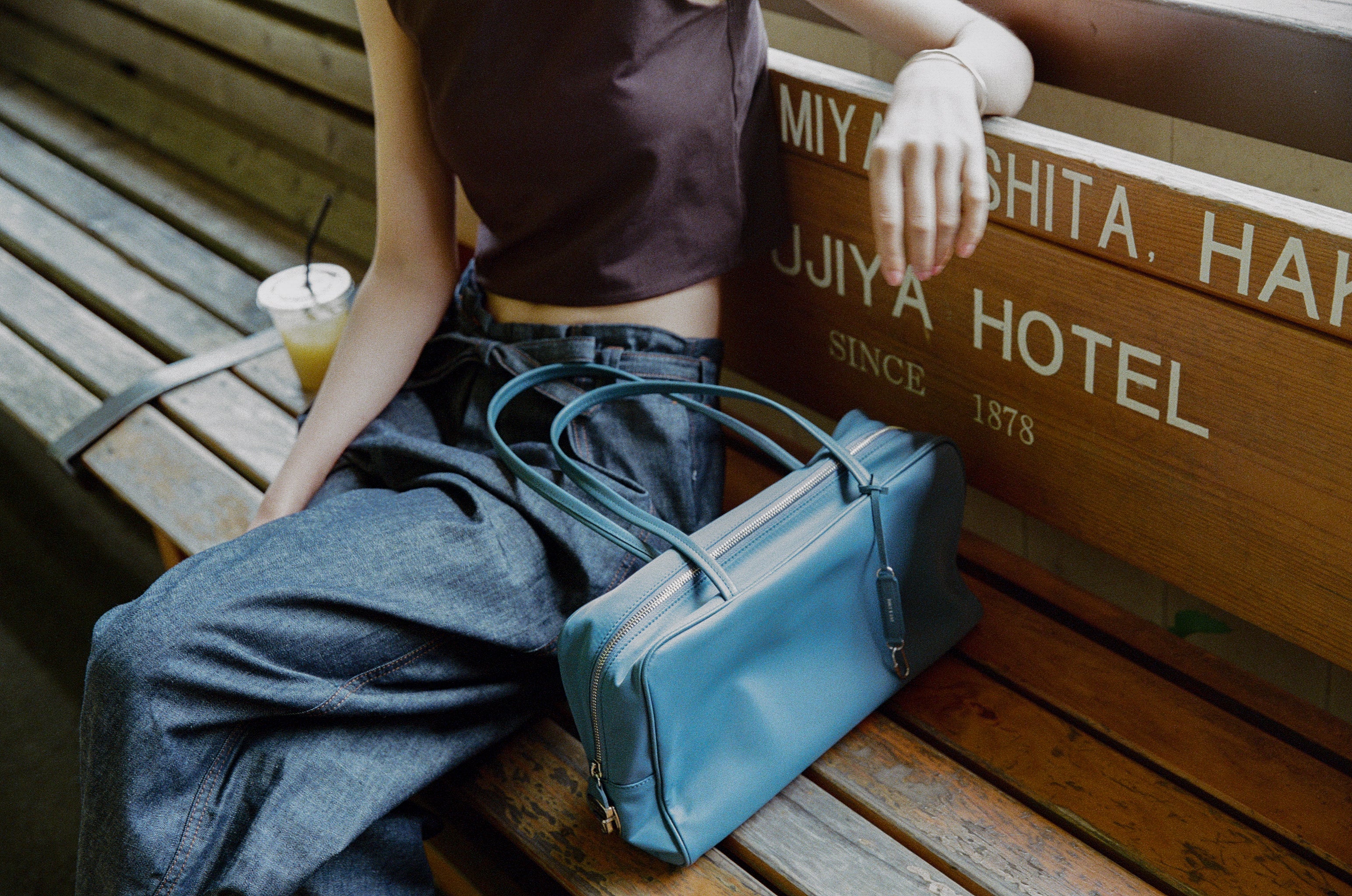 BAGS – TOUT Y EST
