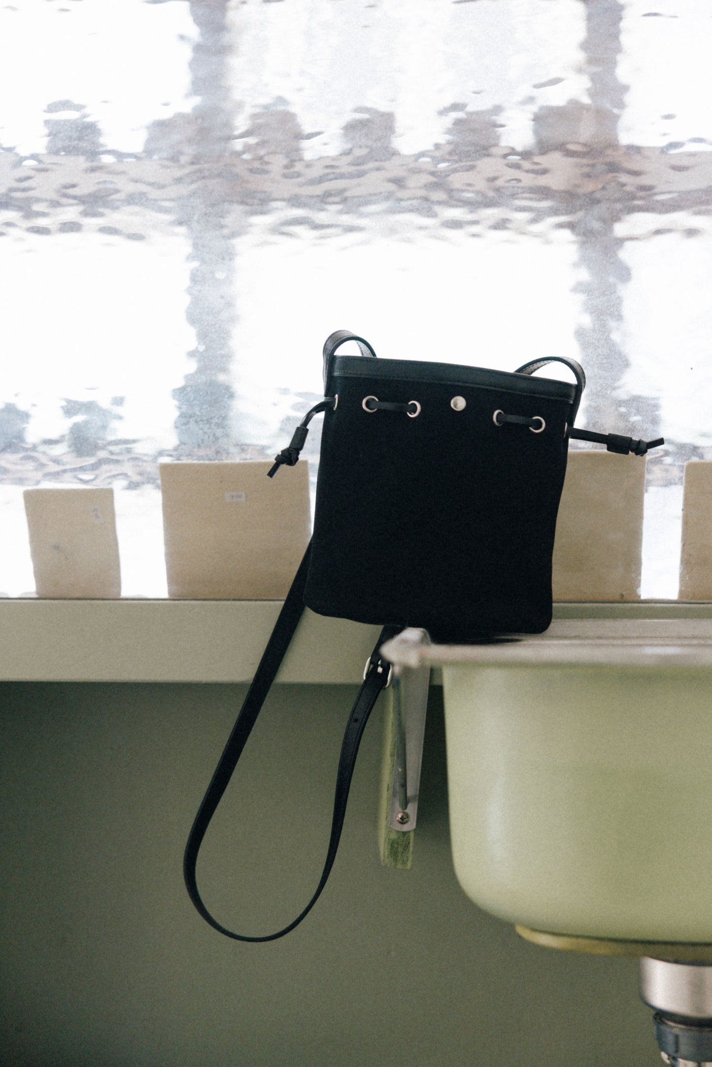 SAC COQUILLE BUCKET MINI BLACK