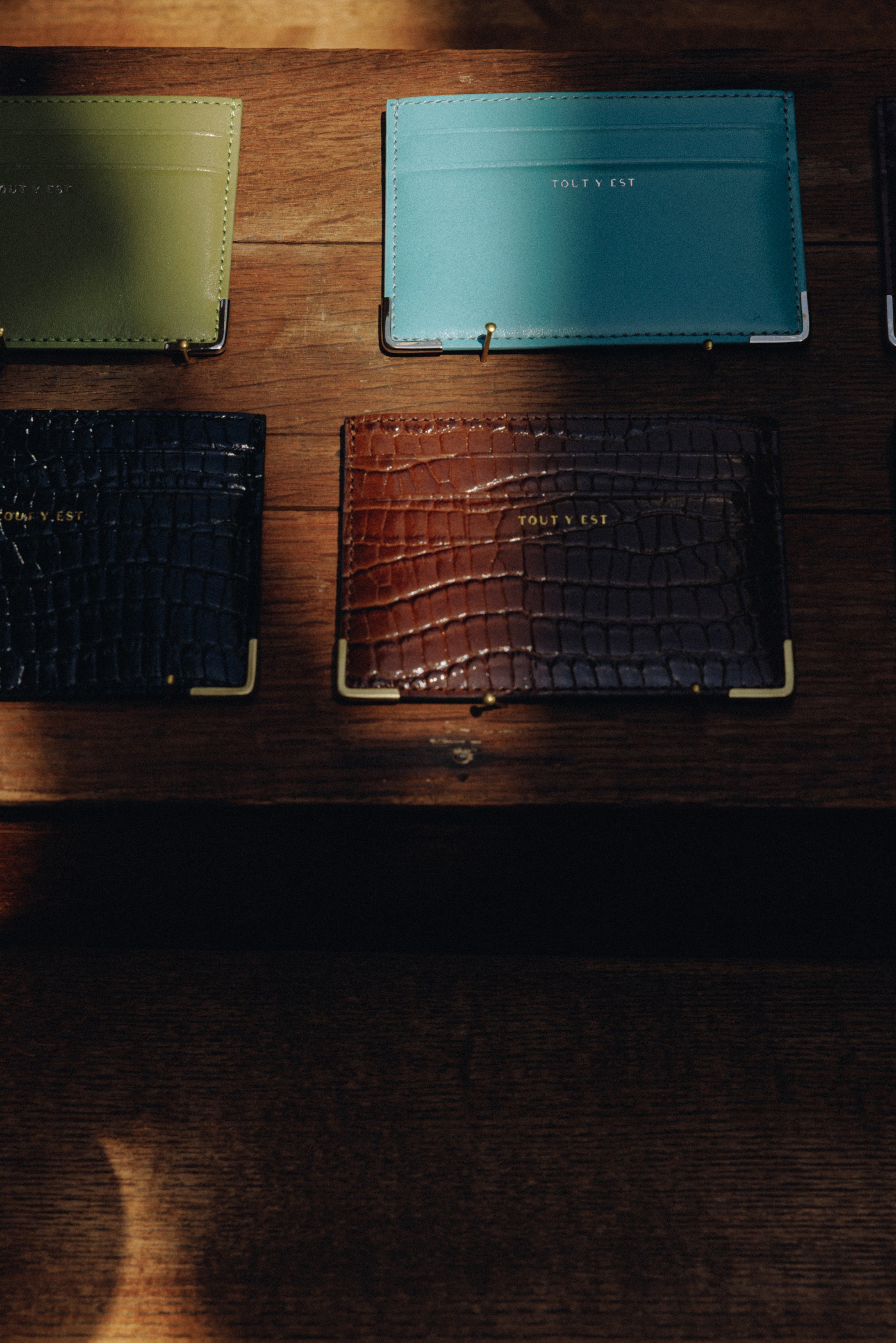 【TOUT Y EST】PORTE CARTES ANGLES PORTE CARTES ANGLES TURQUOISE – TOUT Y EST