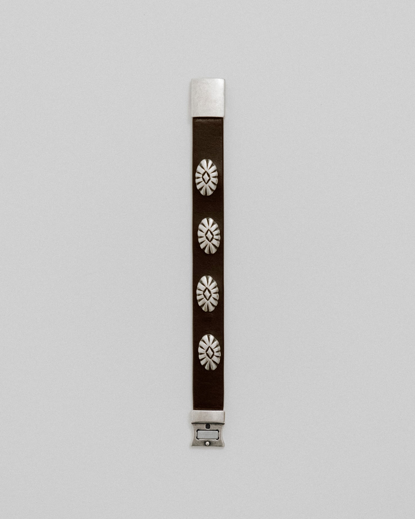 BRACELET CLOUTÉE BROWN