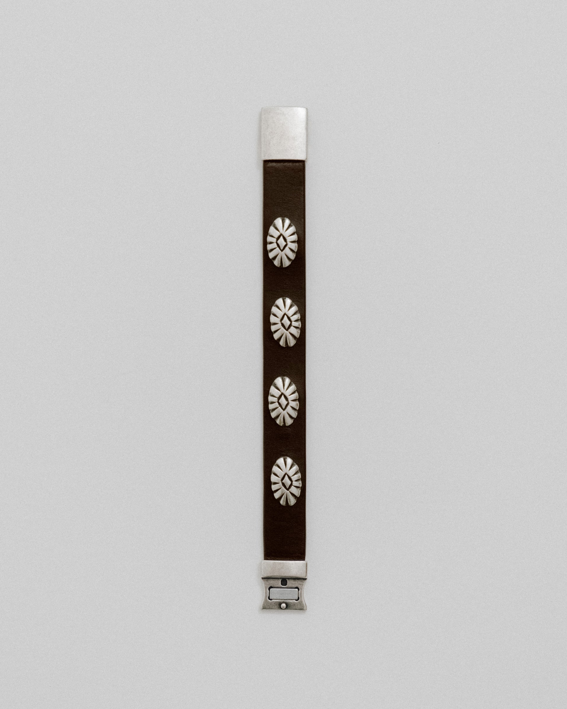 BRACELET CLOUTÉE BROWN