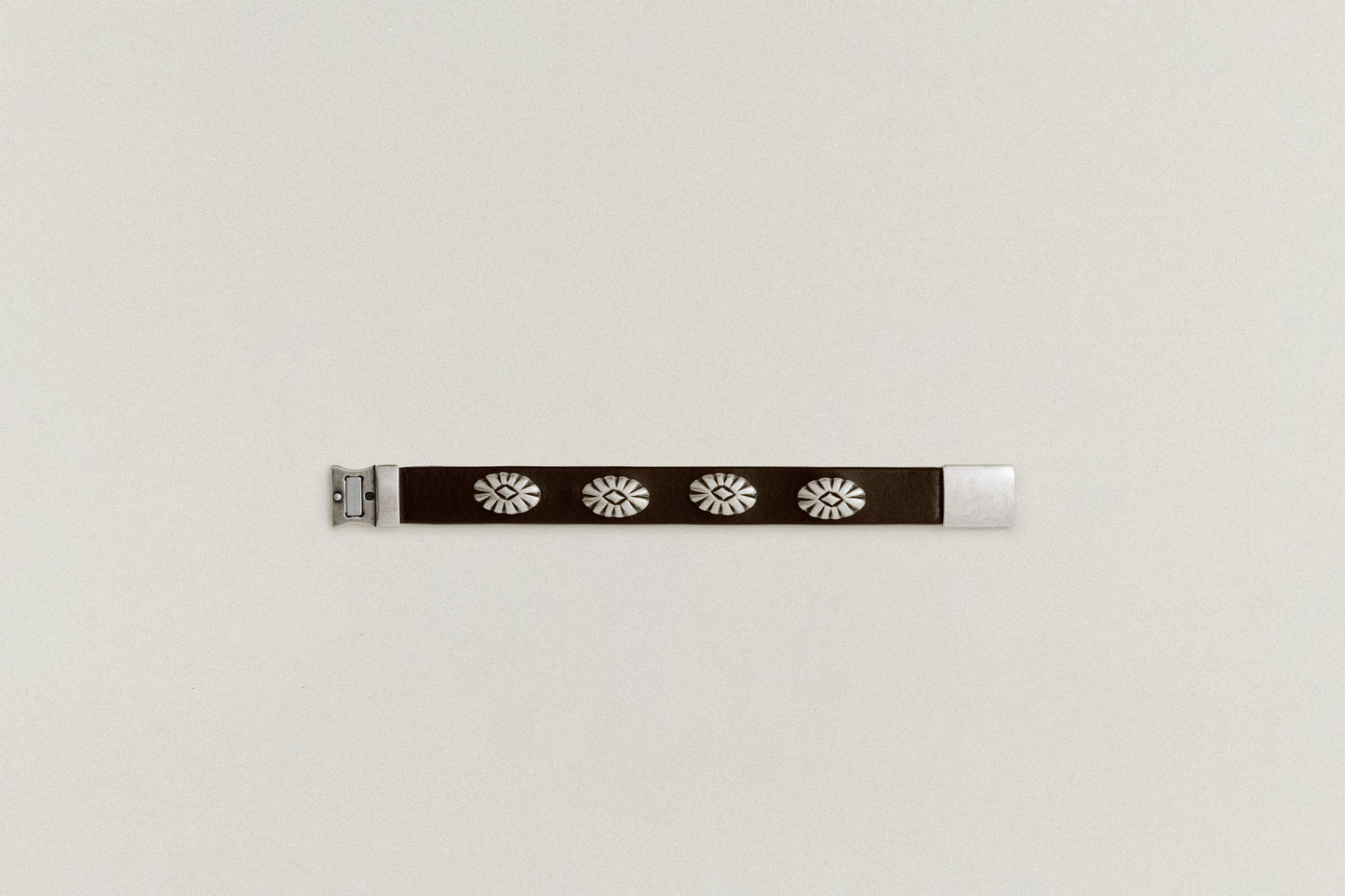 BRACELET CLOUTÉE BROWN