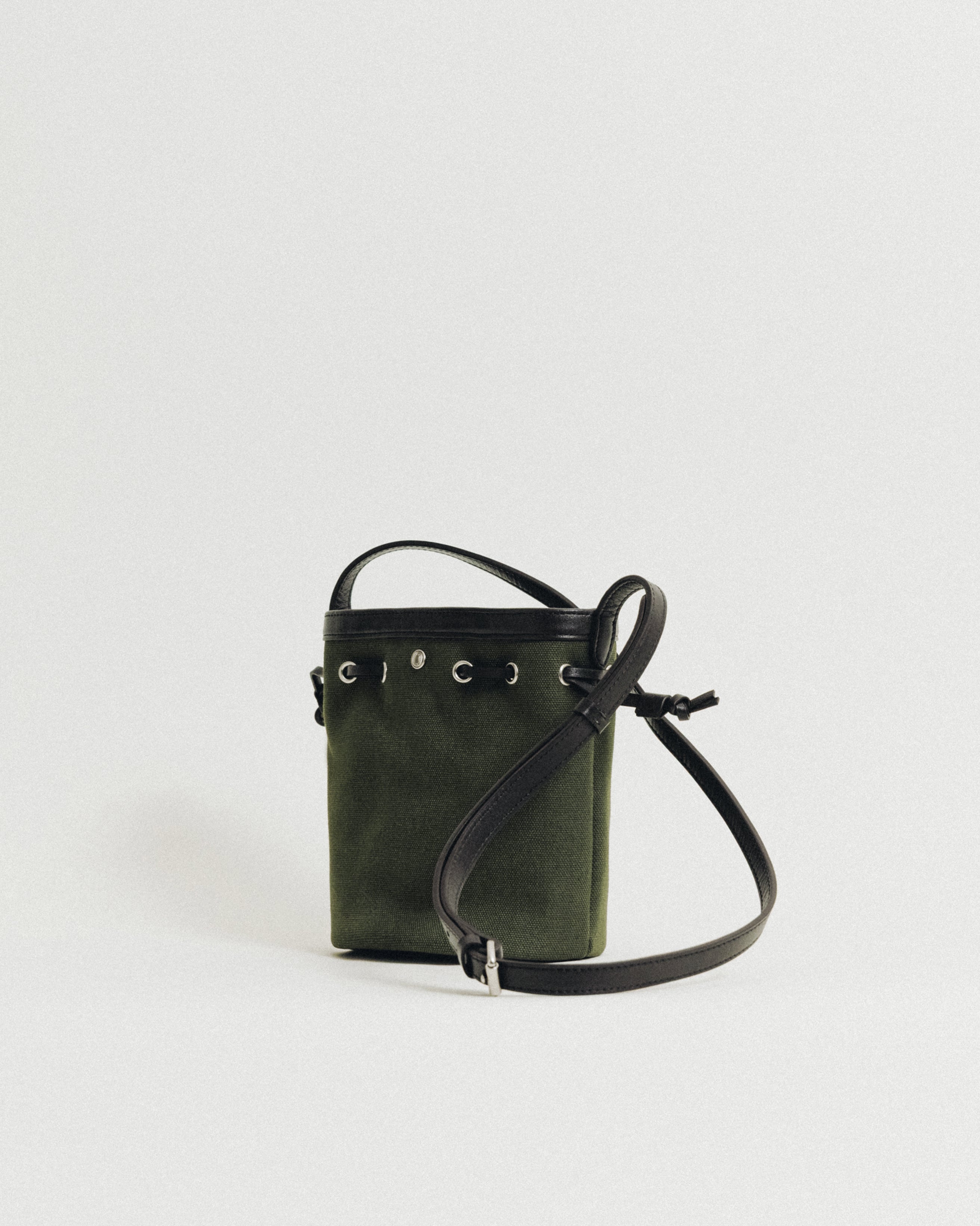 SAC COQUILLE BUCKET MINI KHAKI – TOUT Y EST