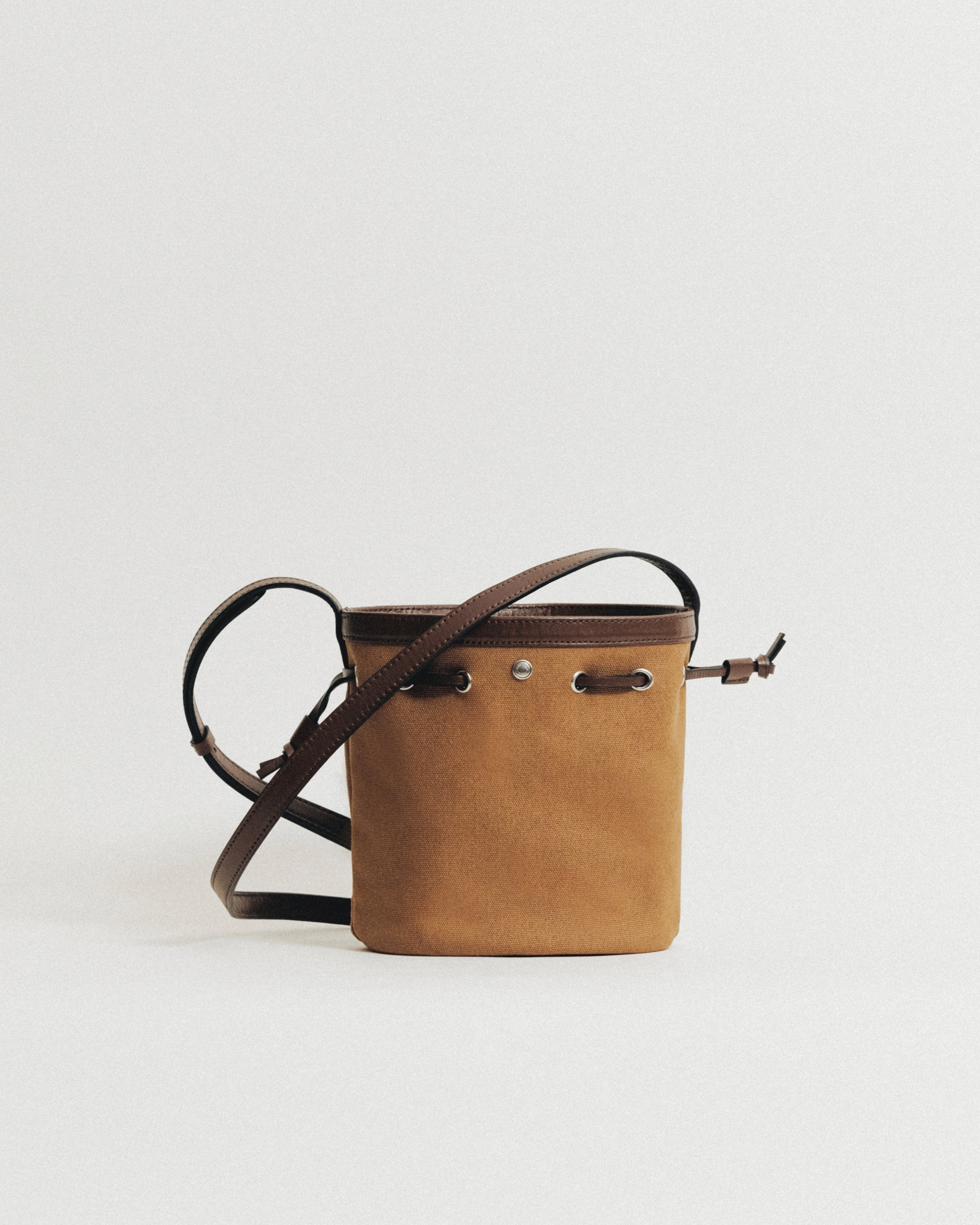 SAC COQUILLE BUCKET MINI TAN – TOUT Y EST