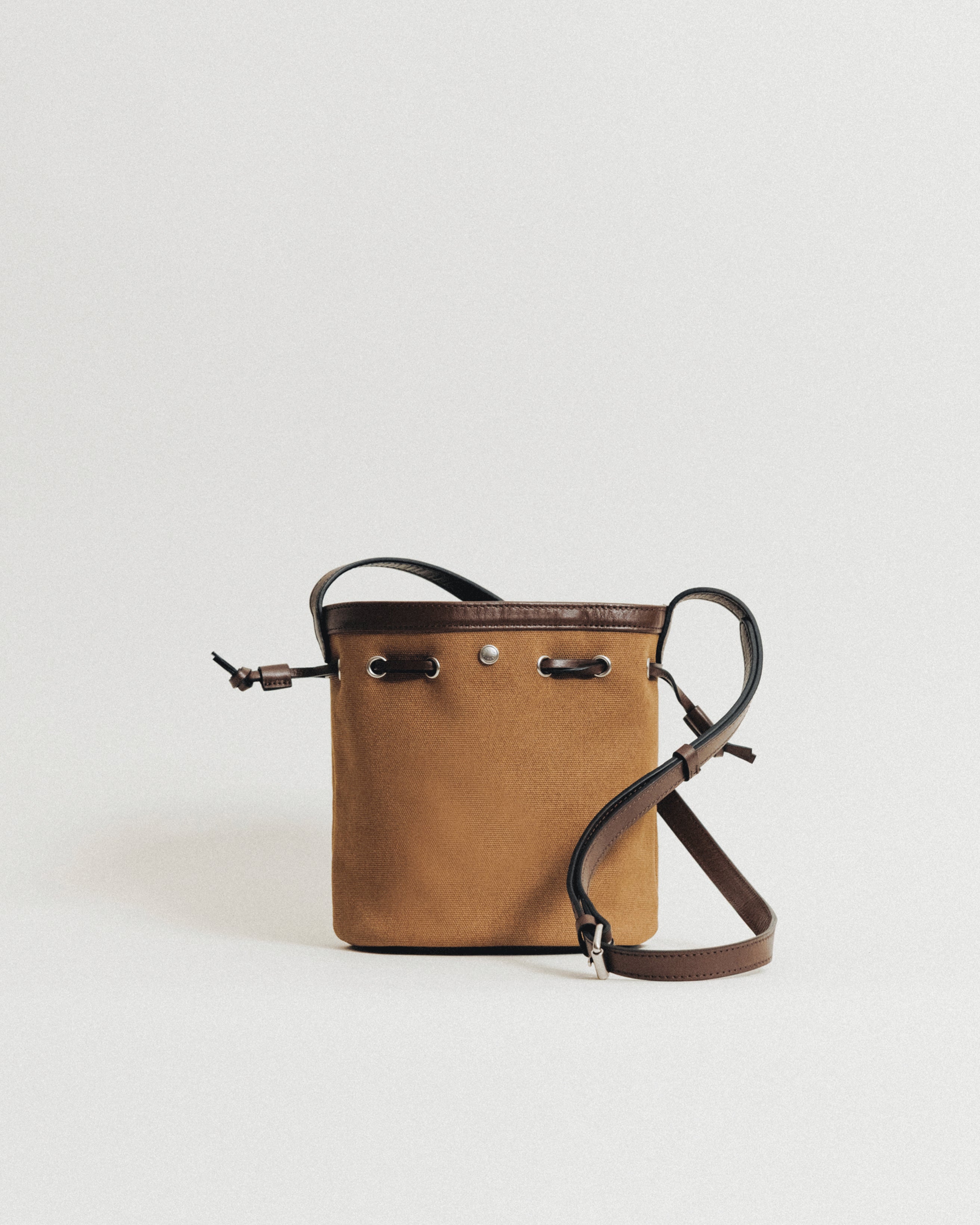 SAC COQUILLE BUCKET MINI TAN – TOUT Y EST