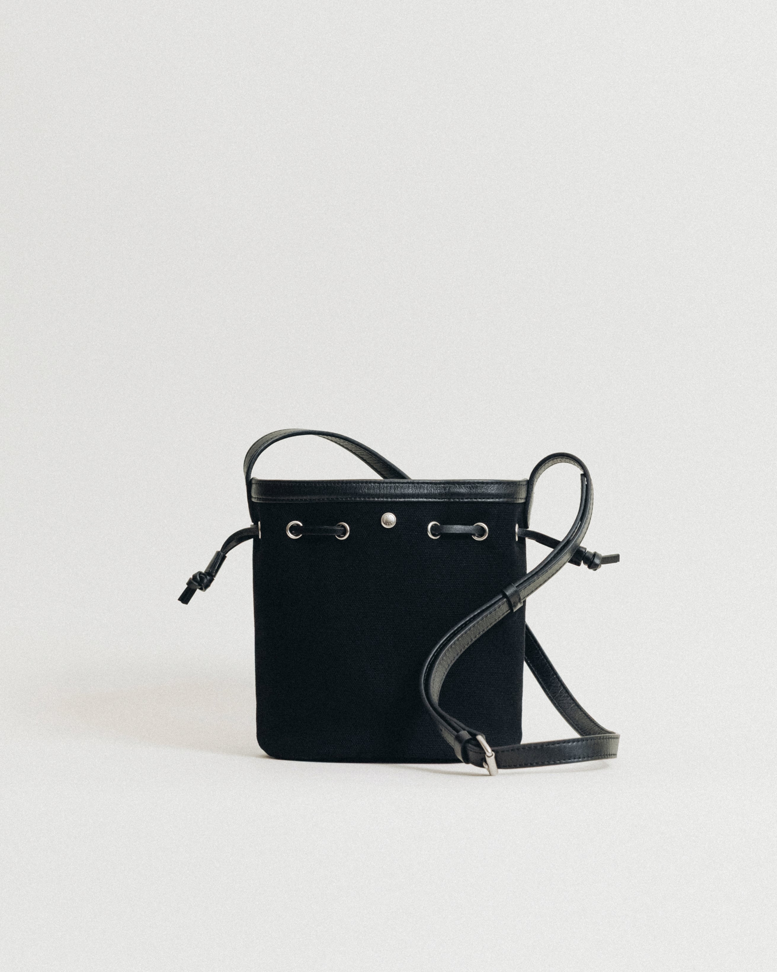 SAC COQUILLE BUCKET MINI BLACK – TOUT Y EST