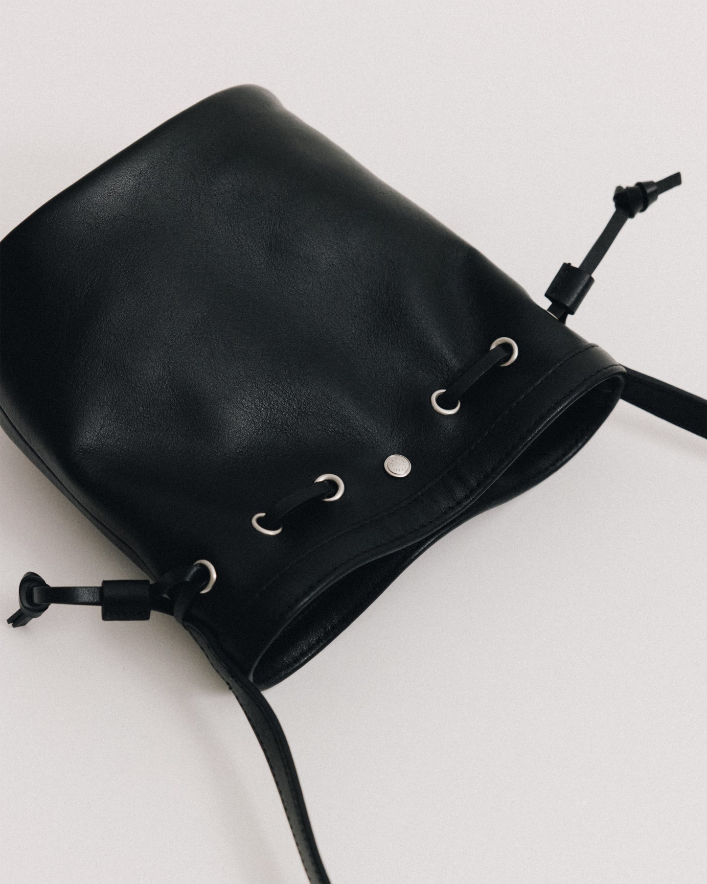 SAC COQUILLE BUCKET MINI SOFT BLACK