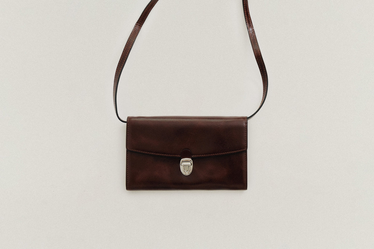 PORTE CARTES LOQUET ÉPAULE BROWN