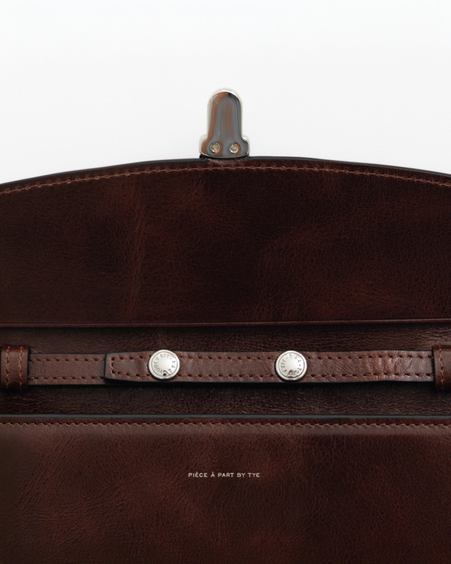 PORTE CARTES LOQUET ÉPAULE BROWN
