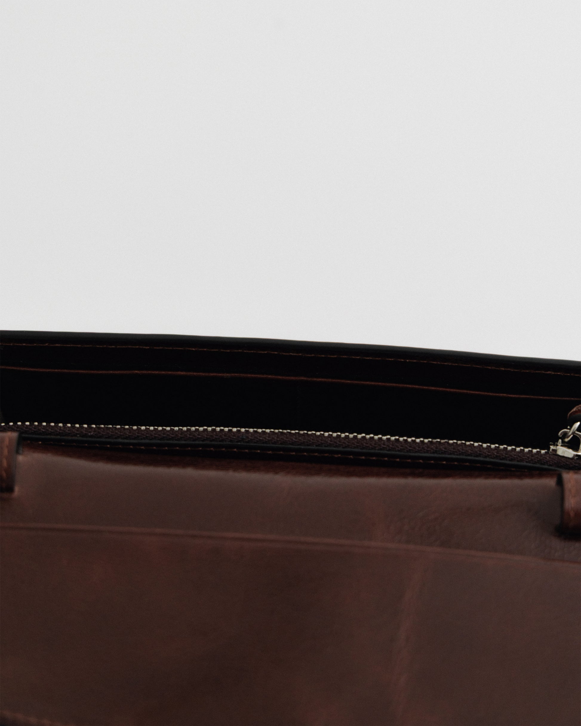 PORTE CARTES LOQUET ÉPAULE BROWN