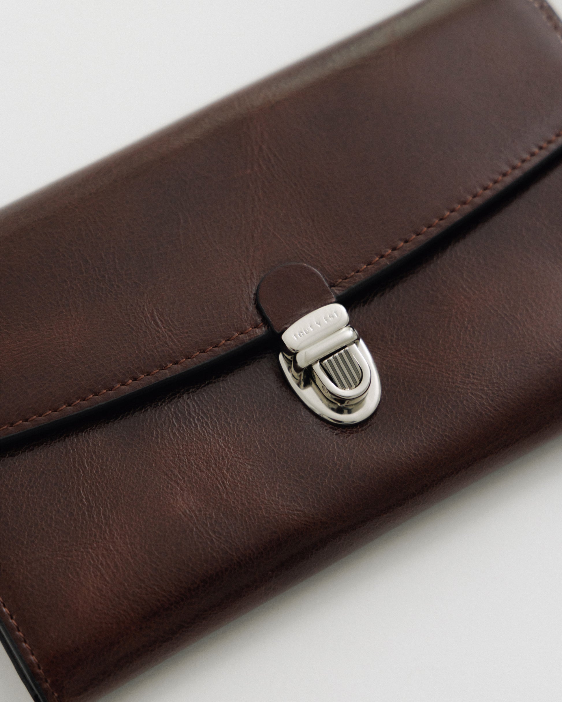 PORTE CARTES LOQUET ÉPAULE BROWN