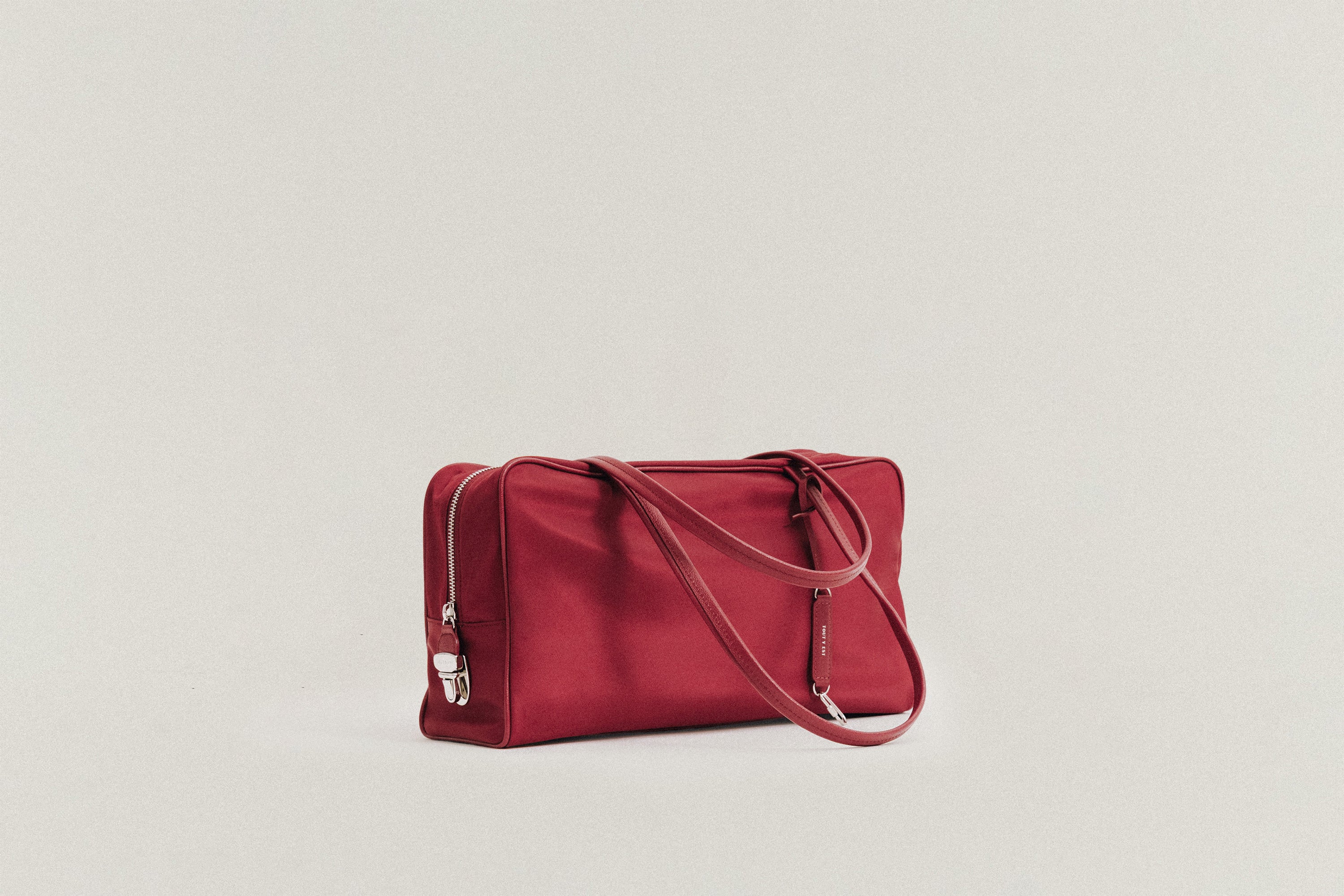 【kirin 】TOUT Y EST バーガンディ トートバッグ BAGS – TOUT Y EST