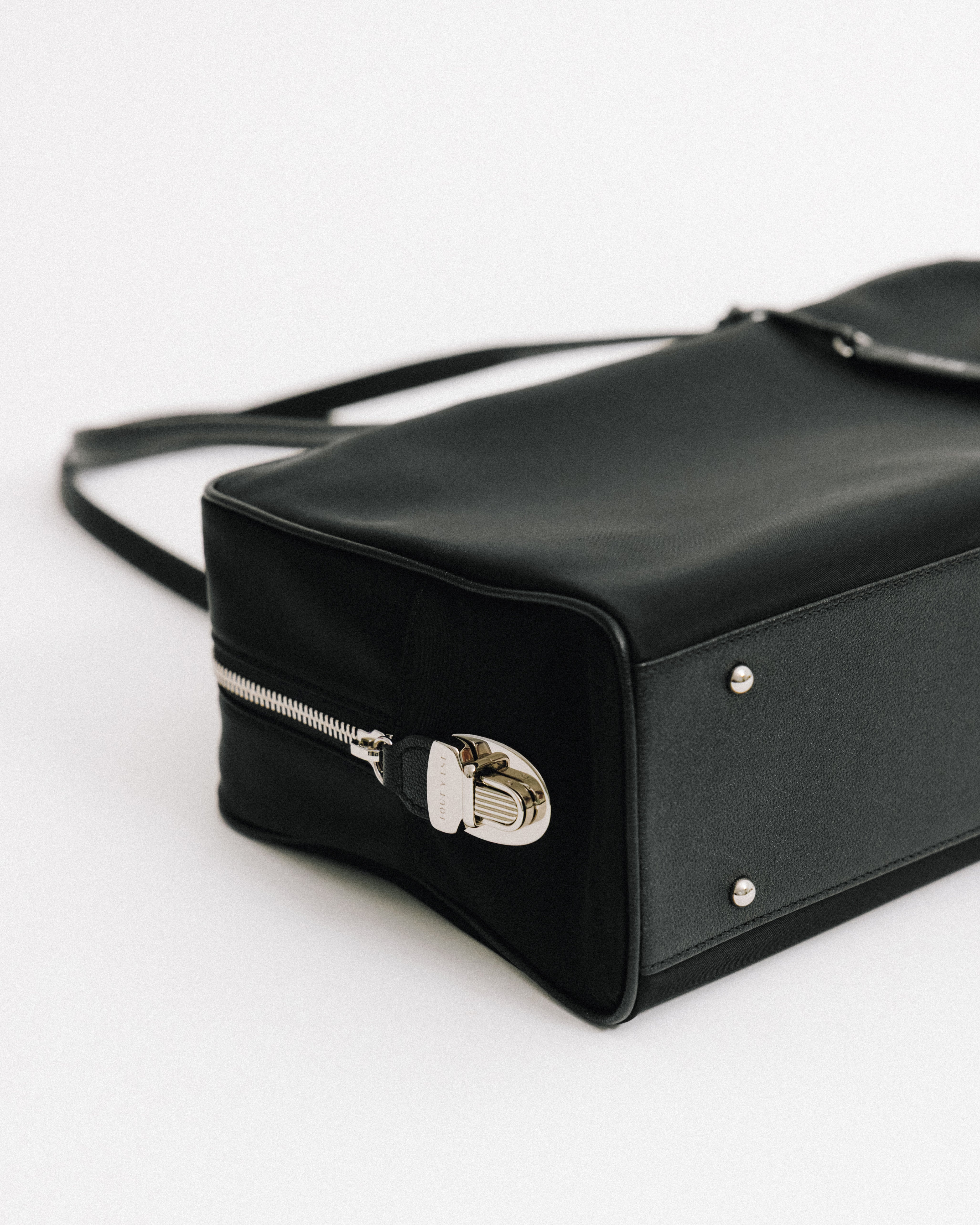 SAC LOQUET NYLON BLACK – TOUT Y EST