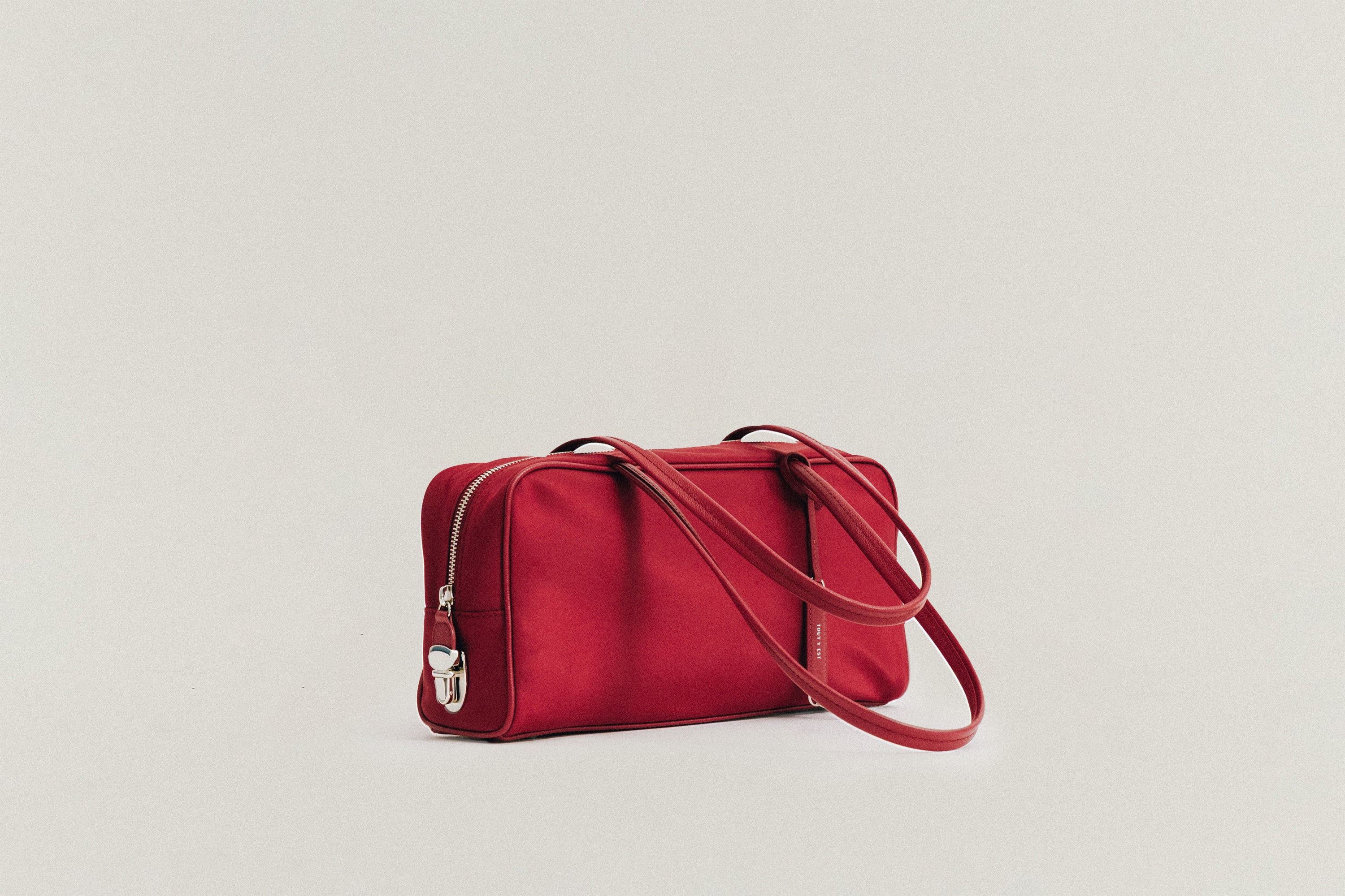 BAGS – TOUT Y EST