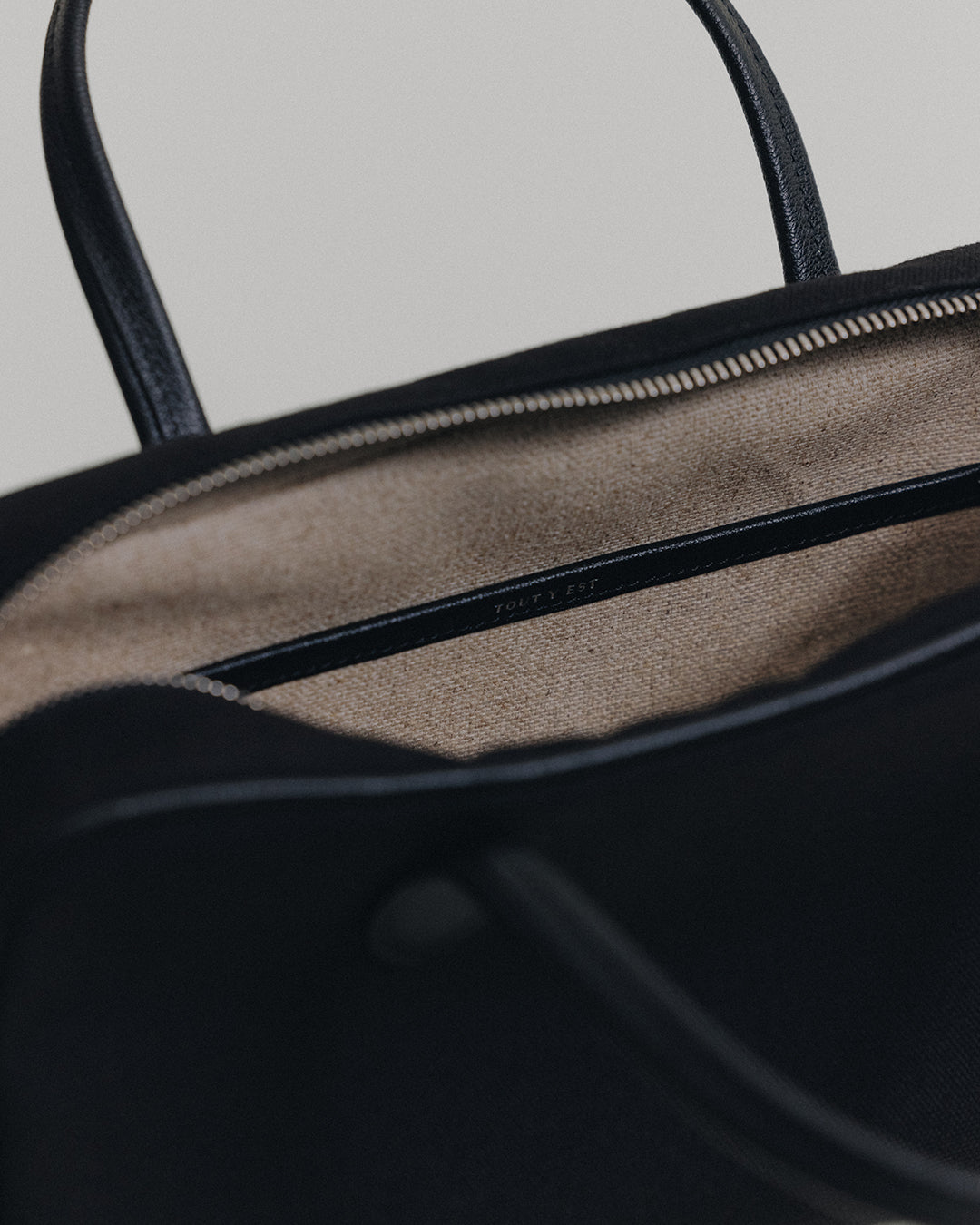 SAC LOQUET TOILE SMALL BLACK – TOUT Y EST