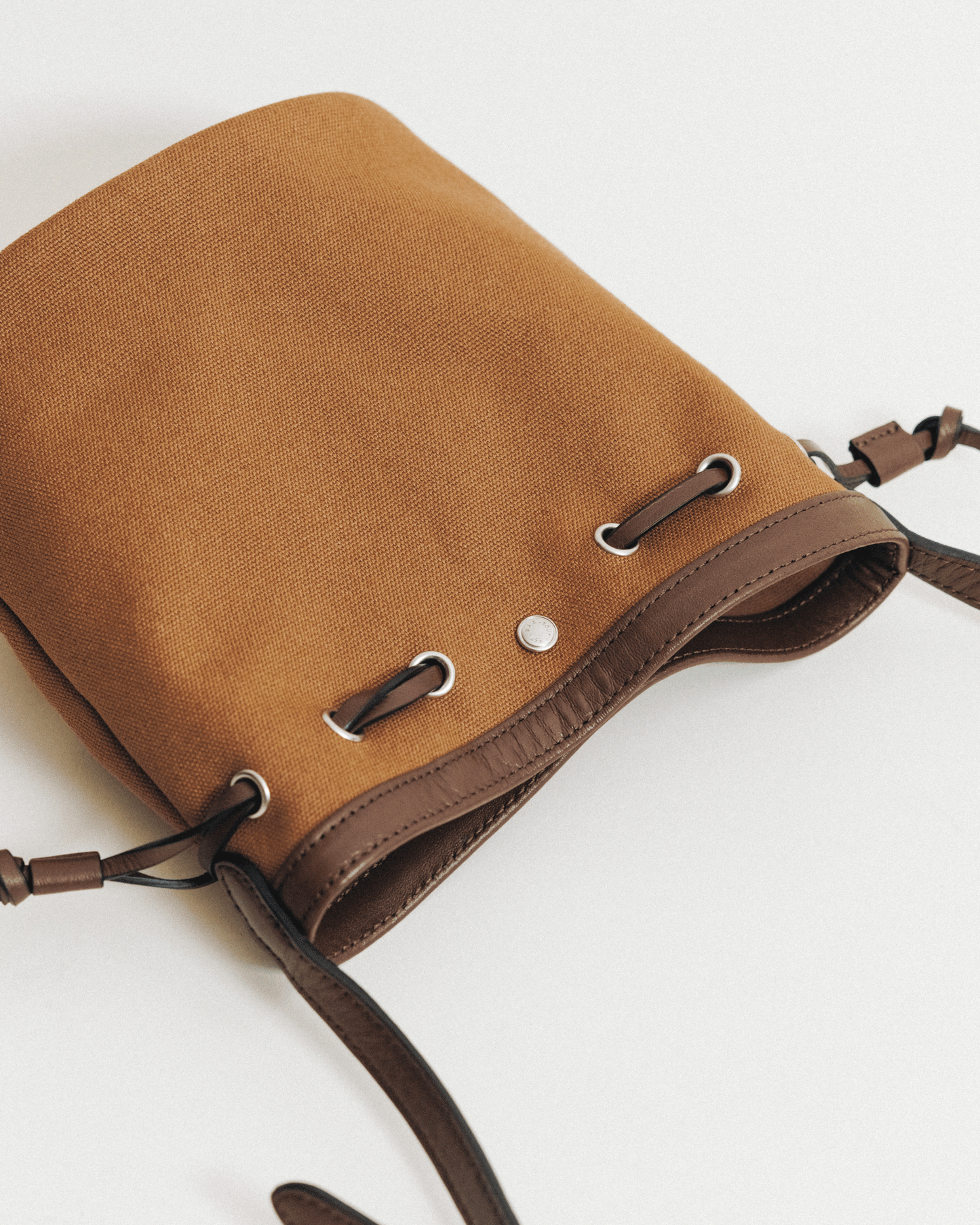 SAC COQUILLE BUCKET MINI TAN