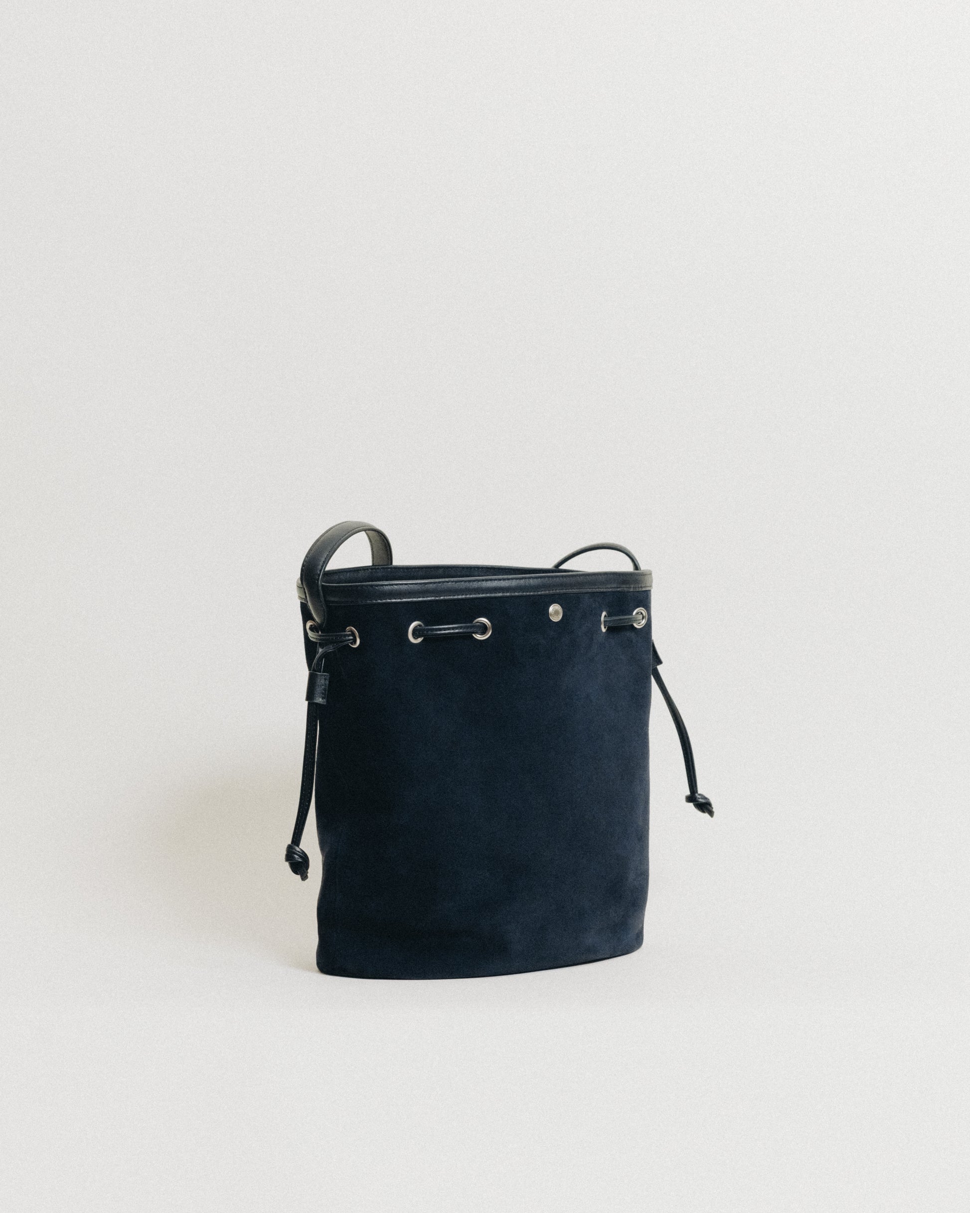 SAC COQUILLE BUCKET SUEDE NAVY