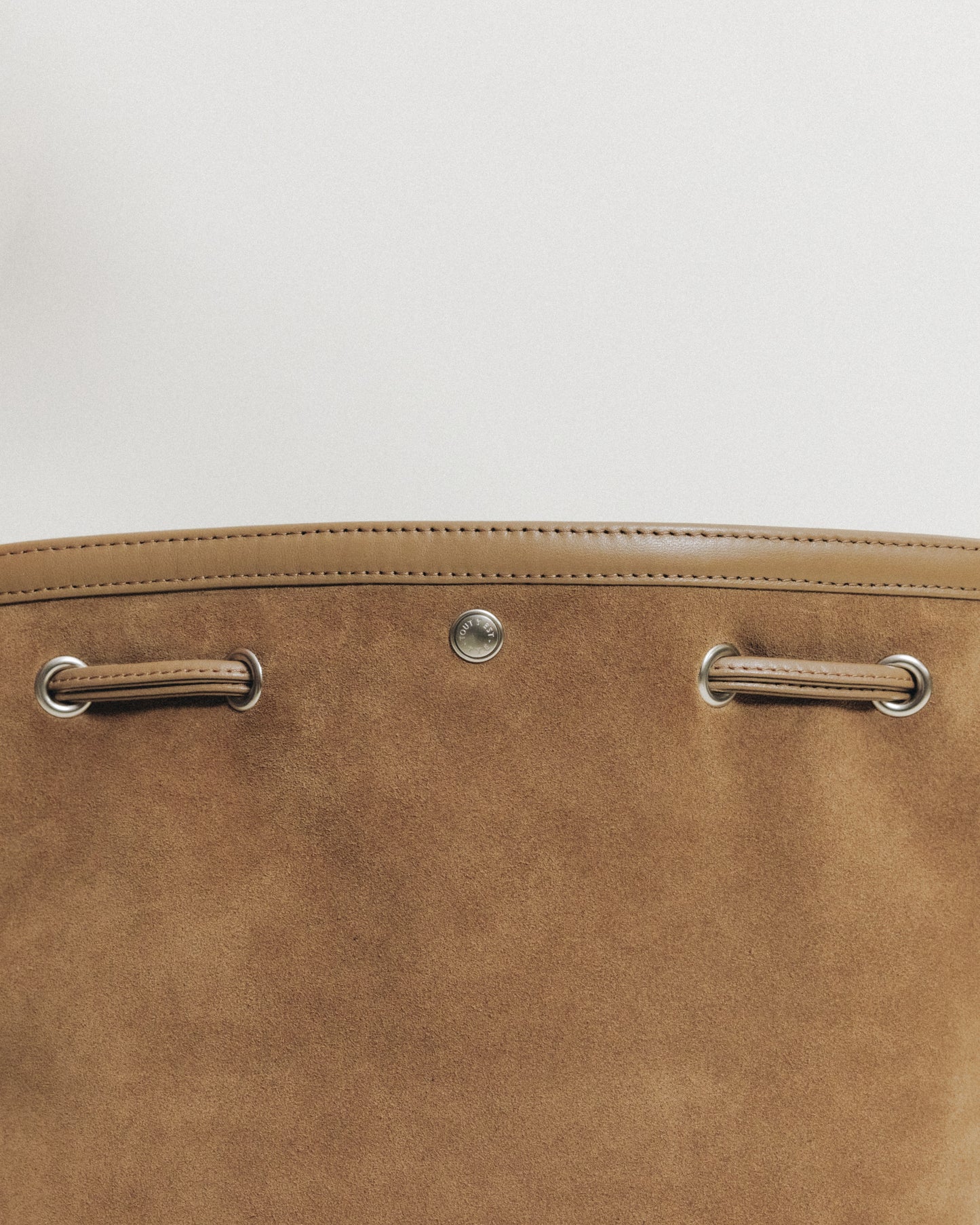 SAC COQUILLE BUCKET SUEDE BEIGE