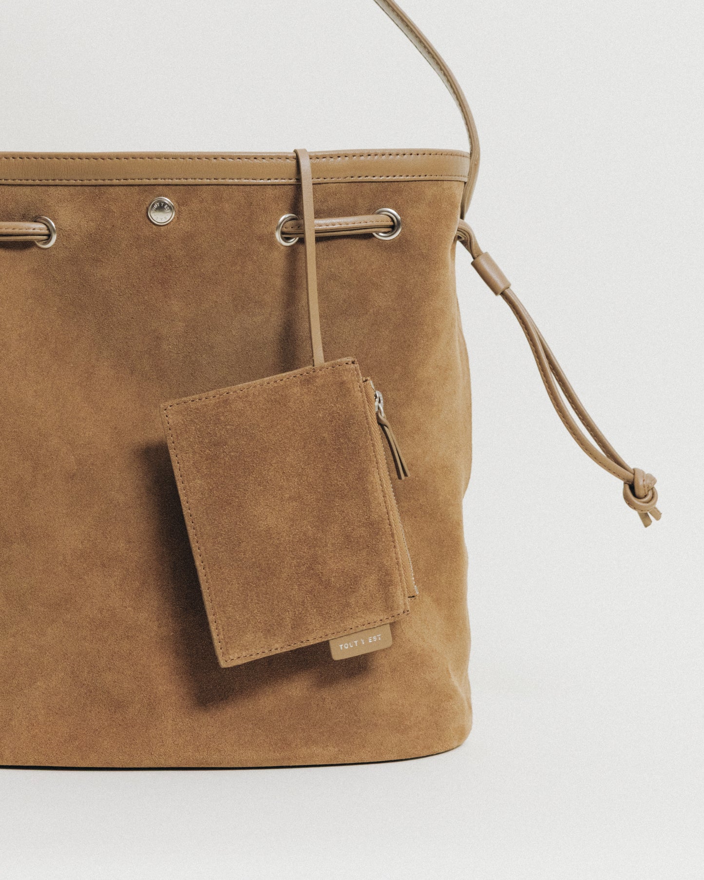 SAC COQUILLE BUCKET SUEDE BEIGE