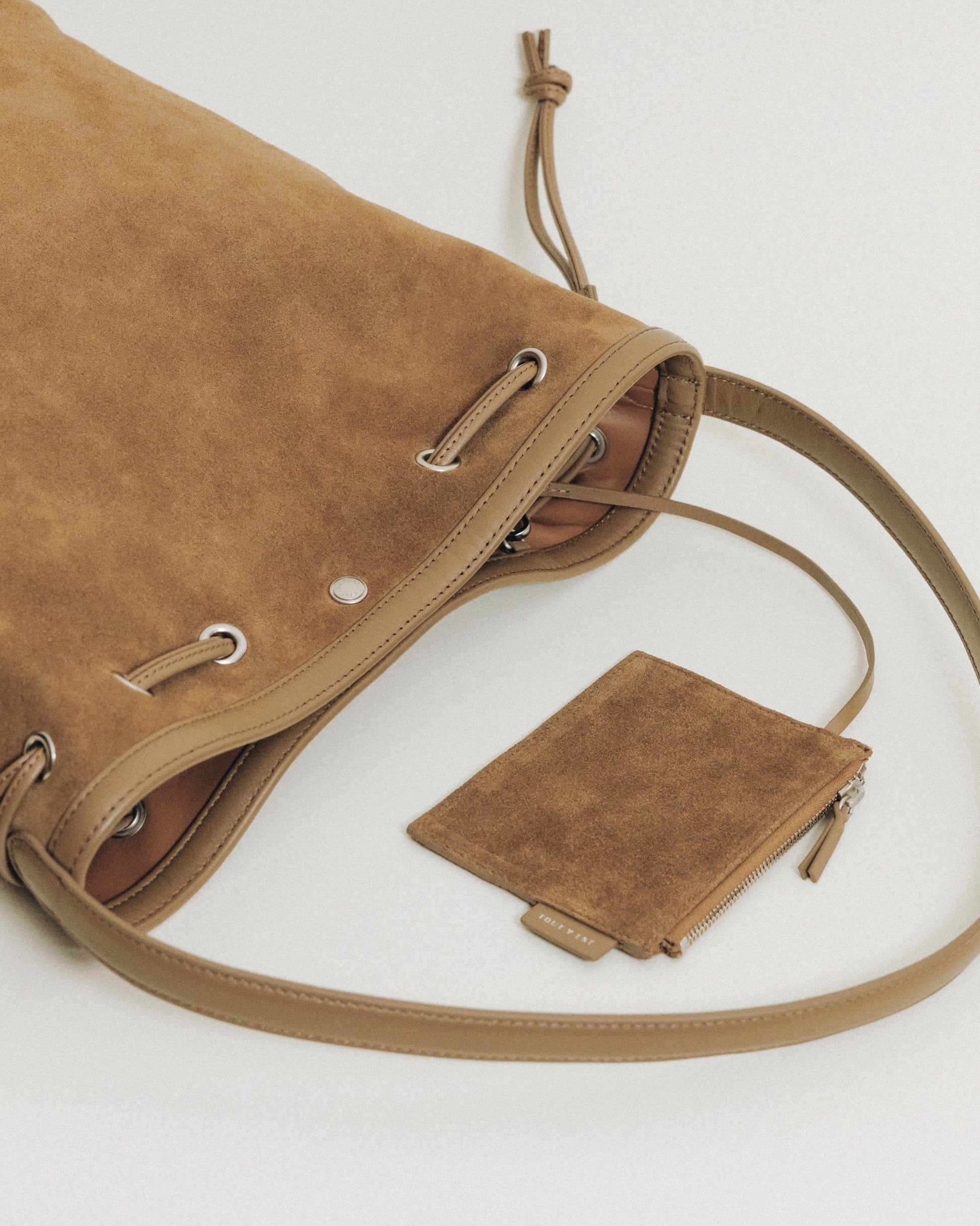 SAC COQUILLE BUCKET SUEDE BEIGE