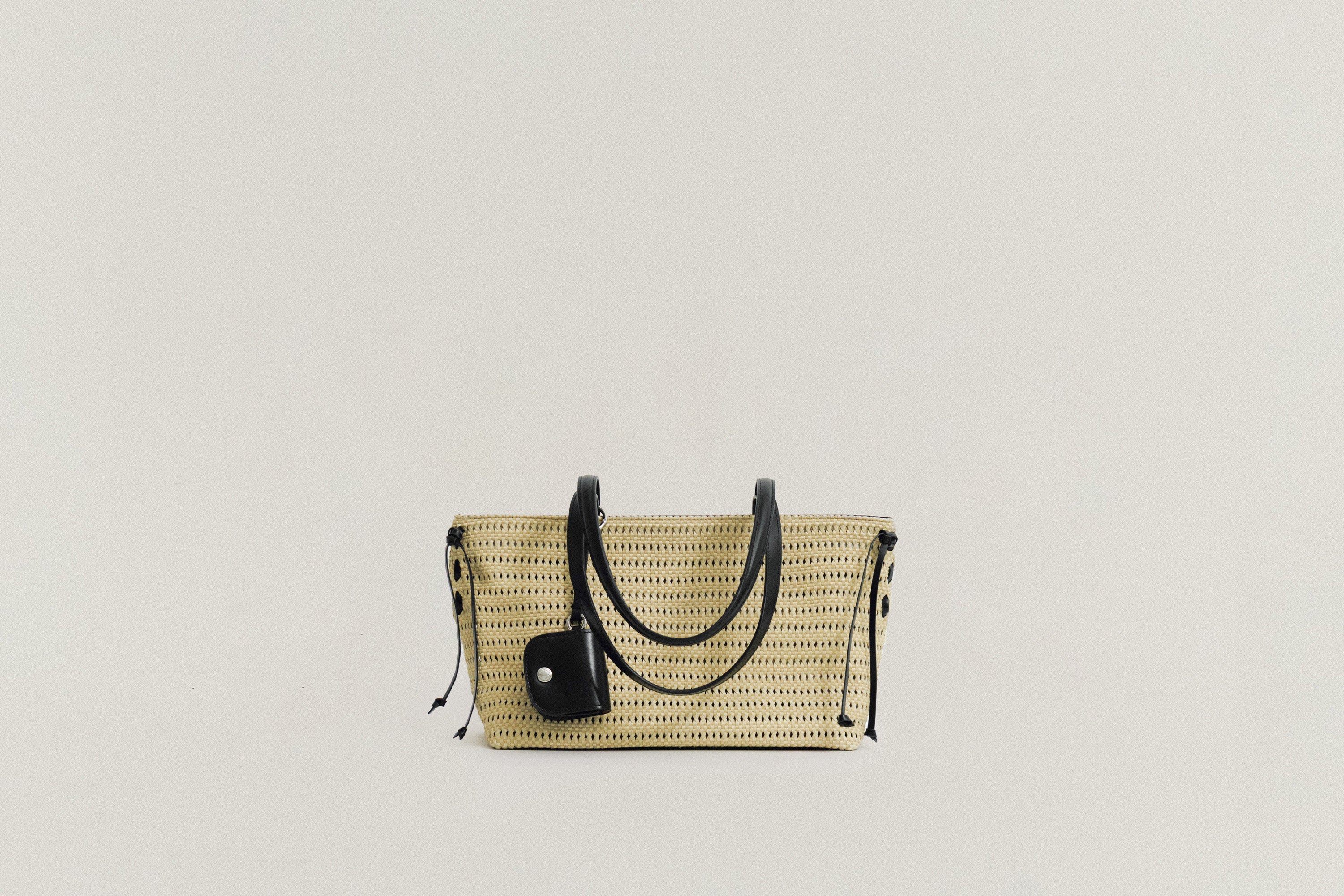 BAGS – TOUT Y EST